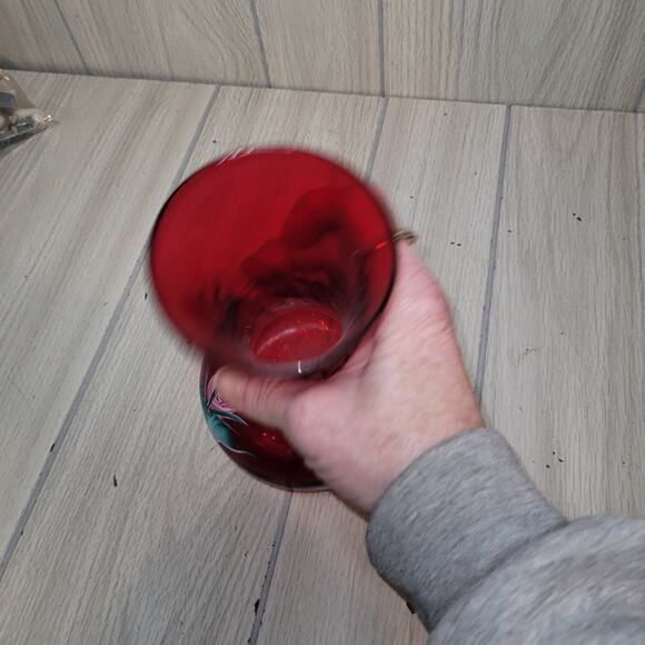 Vintage Elegant Hand Painted Red Glass Vase with Floral Design Fenton? - Picture 4 of 6